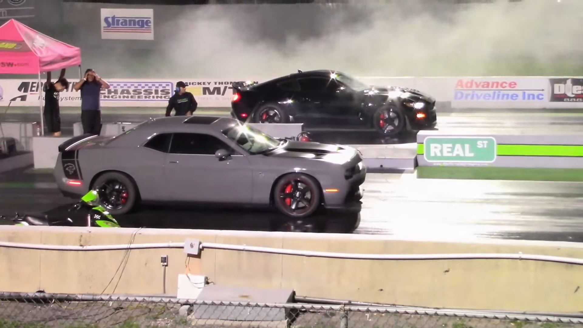 Ford Mustang GT500 Dominates Dragstrip