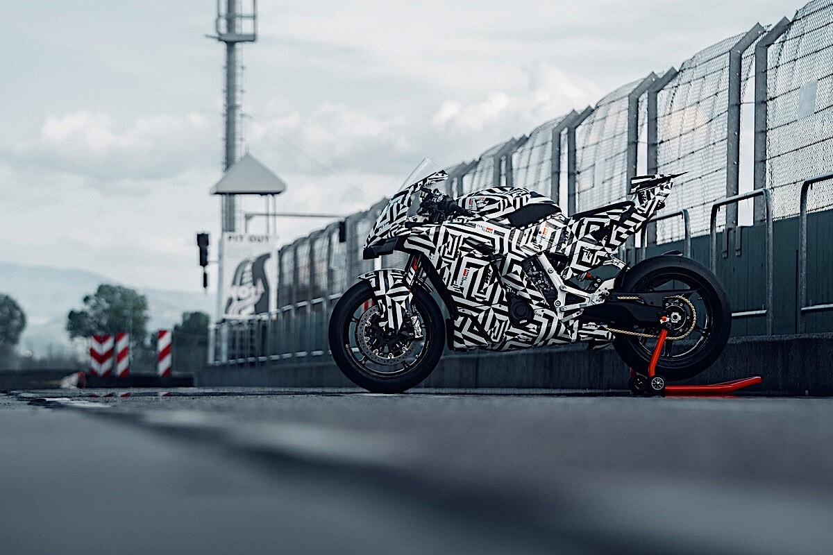 KTM Presents 990 RC R