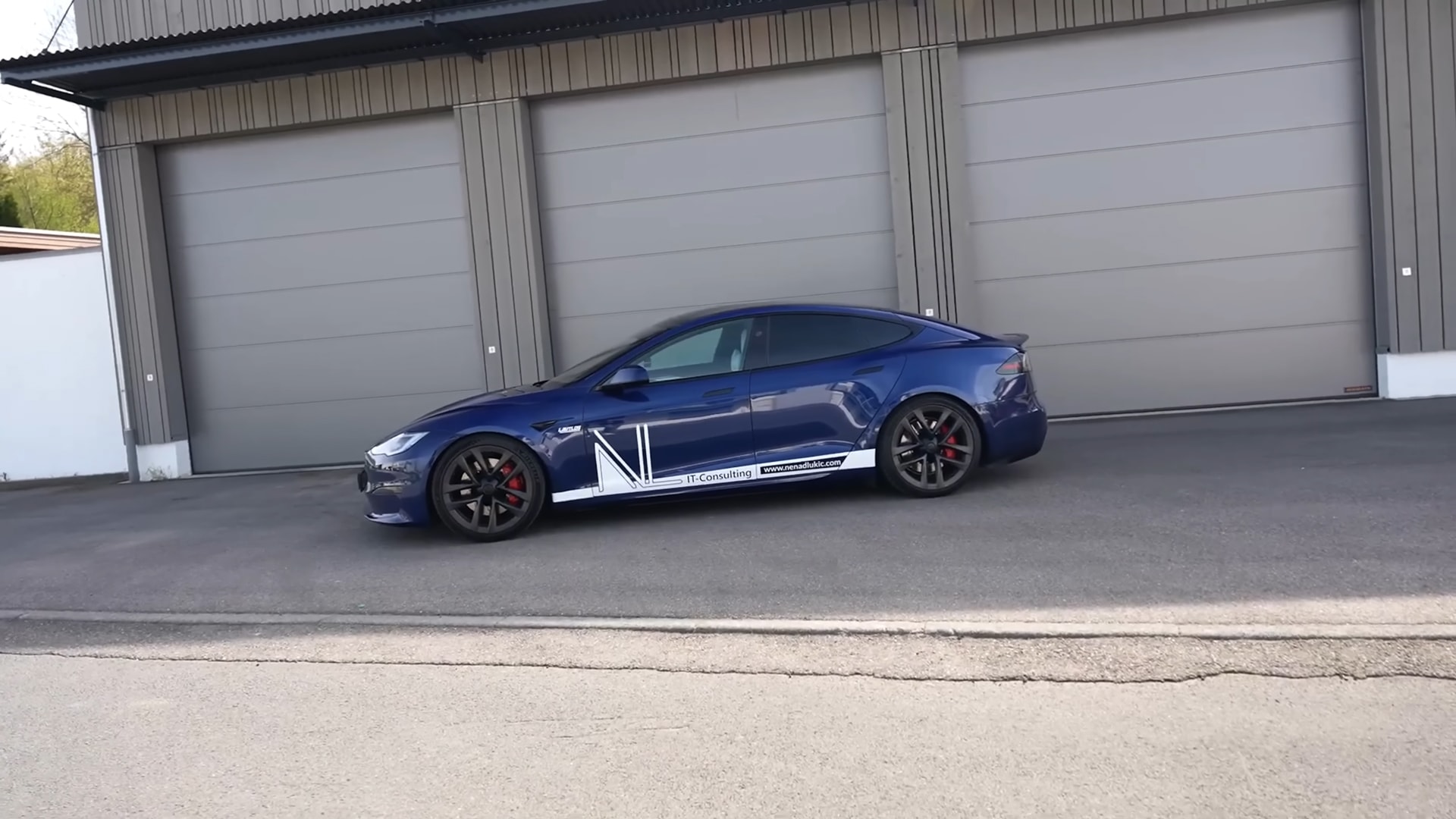 Tesla Model S Plaid vs Lamborghini Revuelto