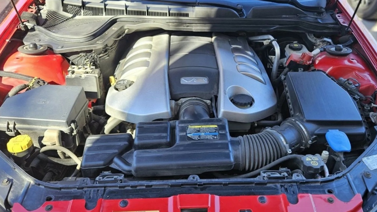 The 6.0-Liter L76 V8 355 HP Engine Of The 2009 Pontiac G8 GT (Credits Bring a Trailer)