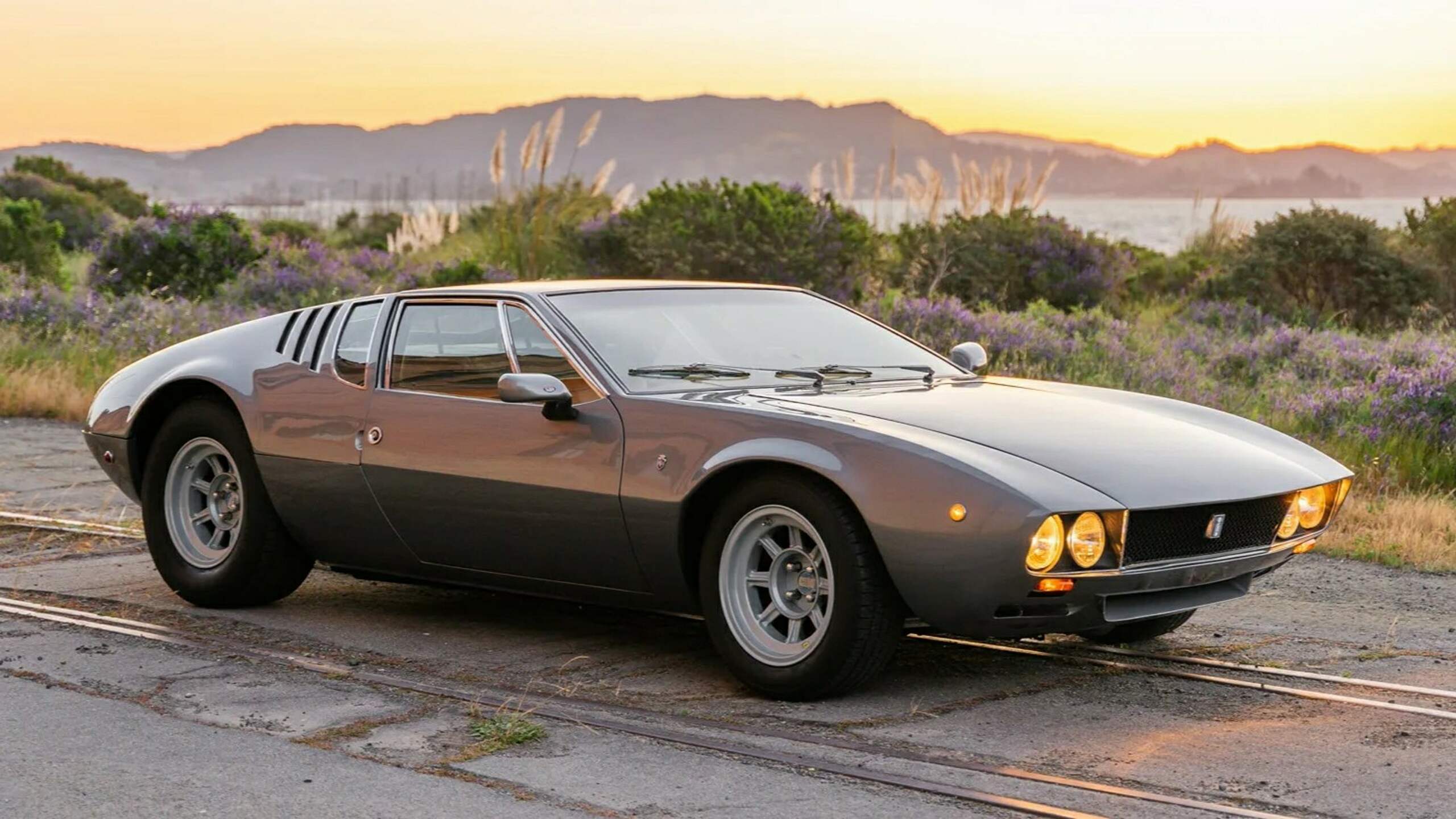 The Front And Side Profiles Of The 1969 DeTomaso Mangusta