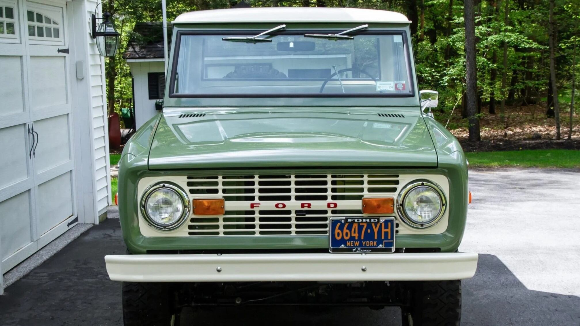 The Front Profile Of The 1971 Ford Bronco Half-Cab