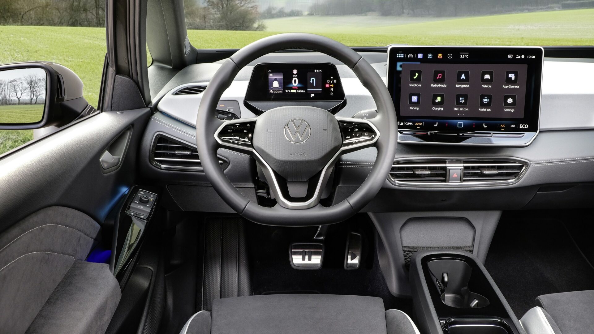 The Interior, Steering, Dashboard, And The New Infotainment System Of The New ID.3 Pro S (Credits Volkswagen Newsroom)