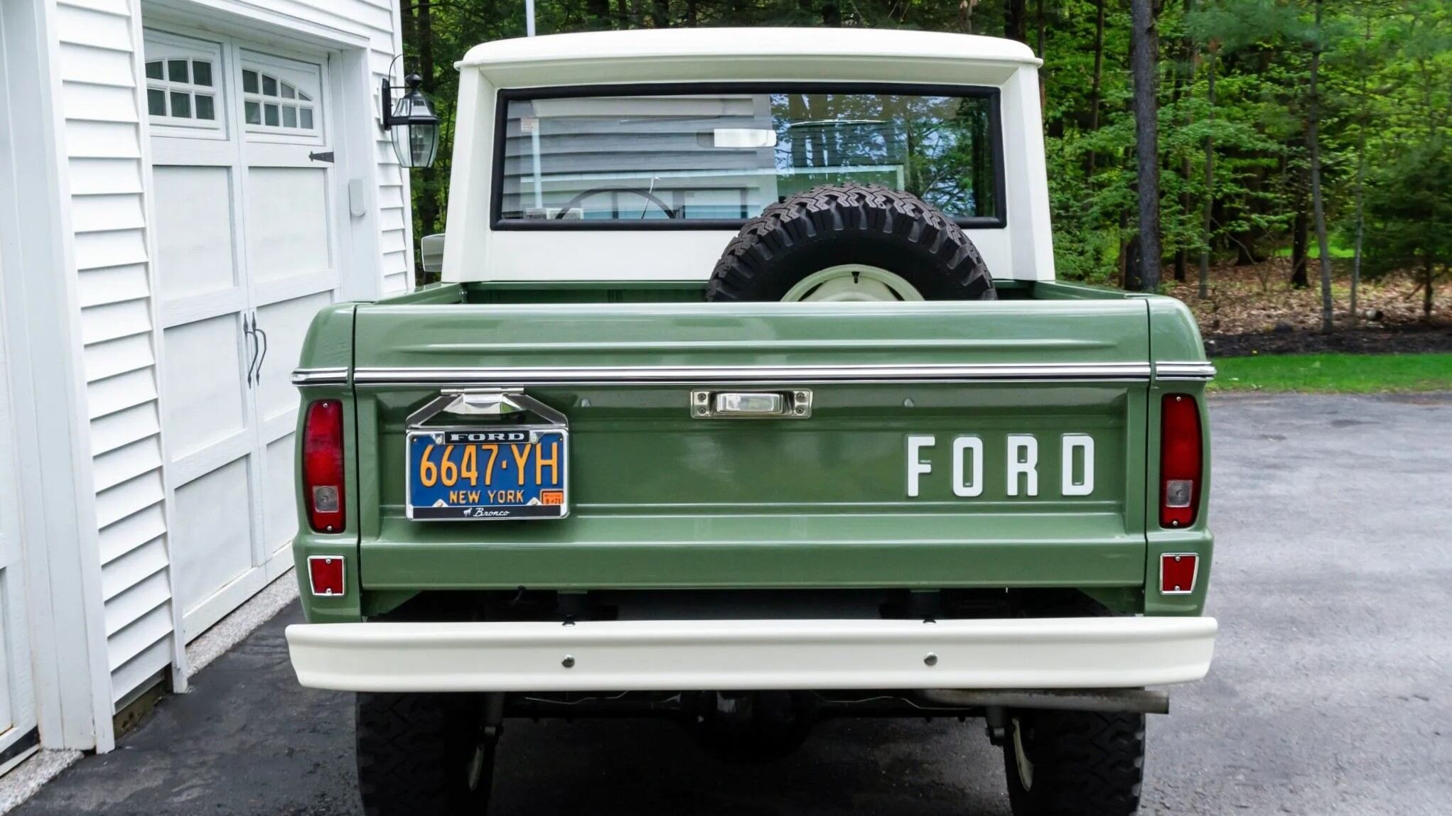 The Rear Profile Of The 1971 Ford Bronco Half-Cab