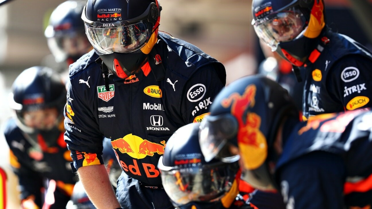 The Red Bull Racing Team (Credits Oracle Red Bull Racing)