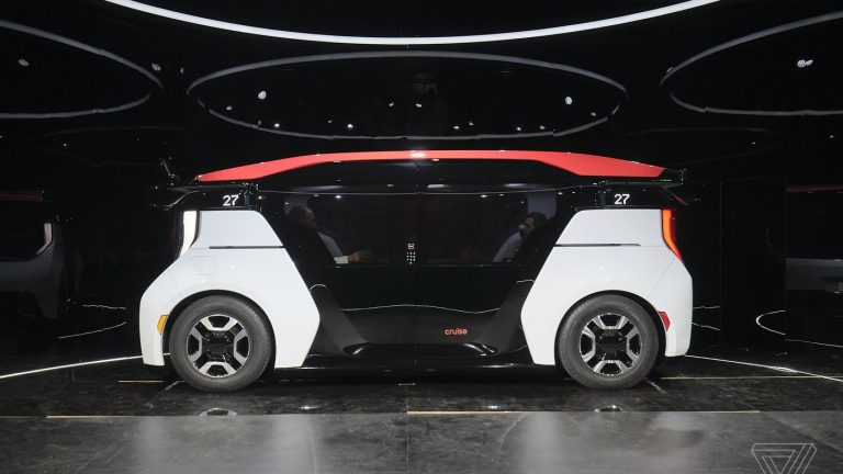 Human-Monitored GM Cruise Robotaxis Hit the Streets Again