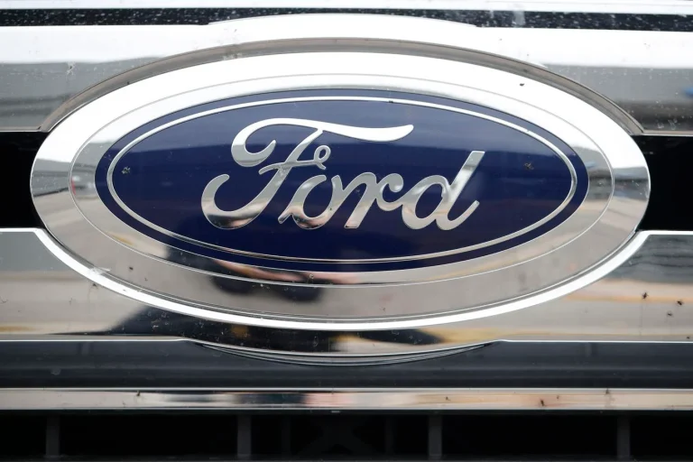 Government Raises Safety Red Flag Over Ford SUV Fuel Leak Recall