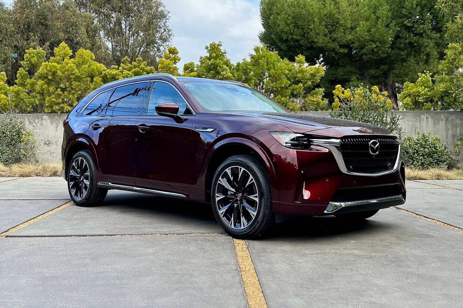 In a Shift from Convention, Mazda's CX-90 2024 Embraces Premium Materials