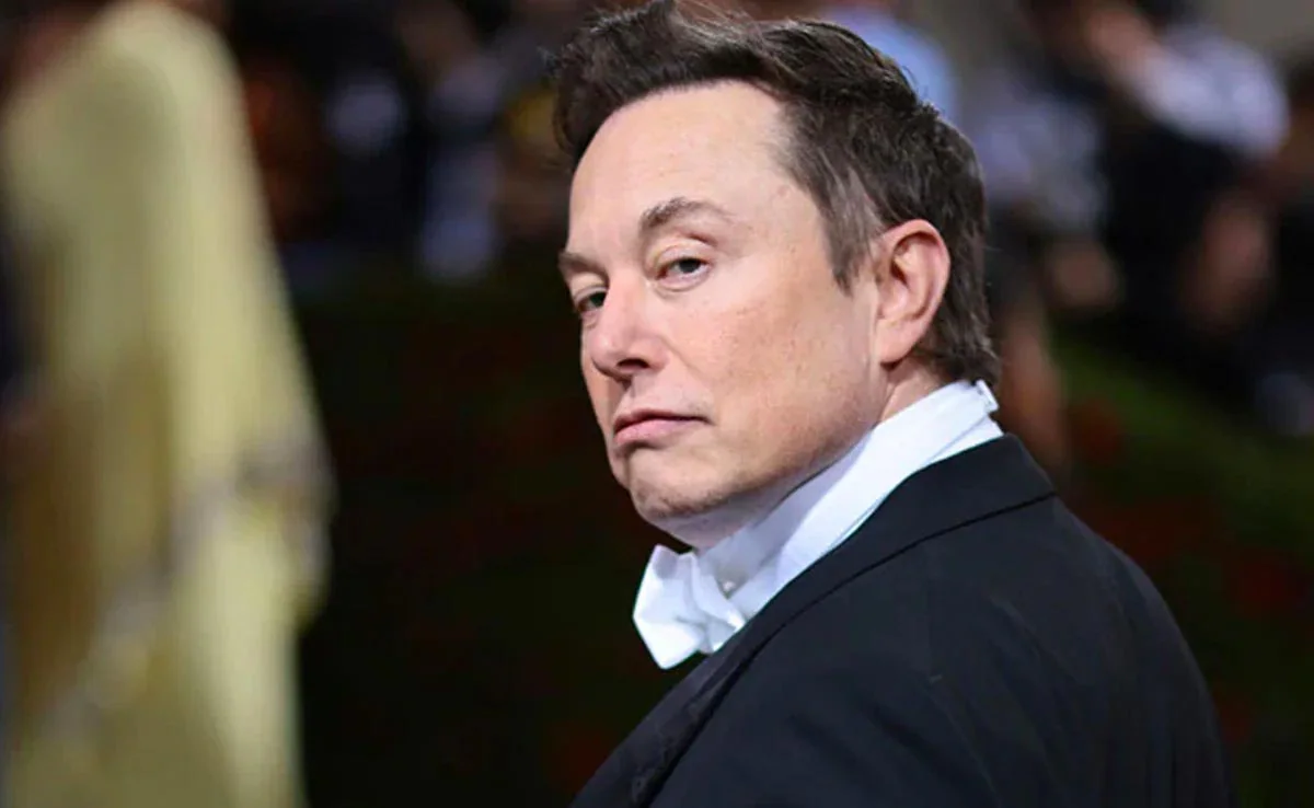 Musk Encourages Buffett to Invest in Tesla Stock