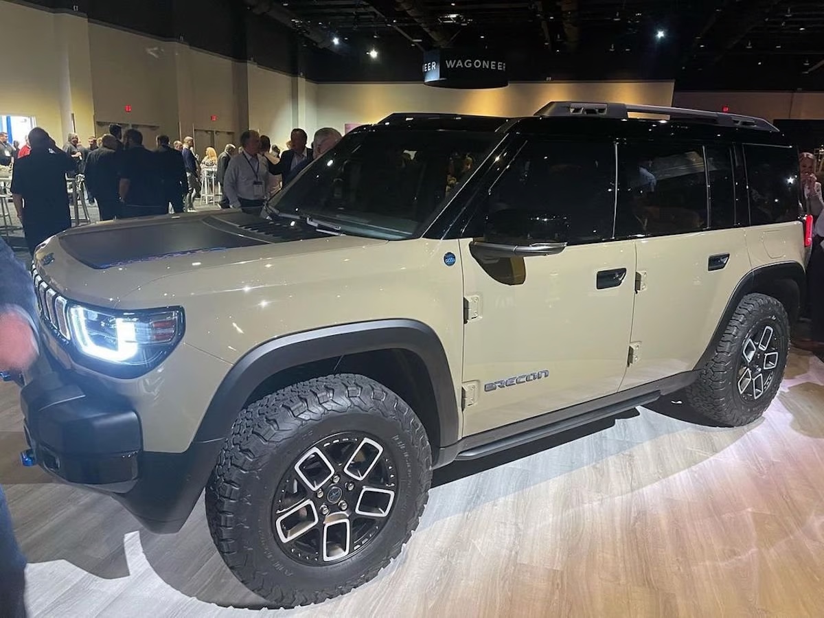 Jeep CEO Open to Hybrid Power for Recon EV