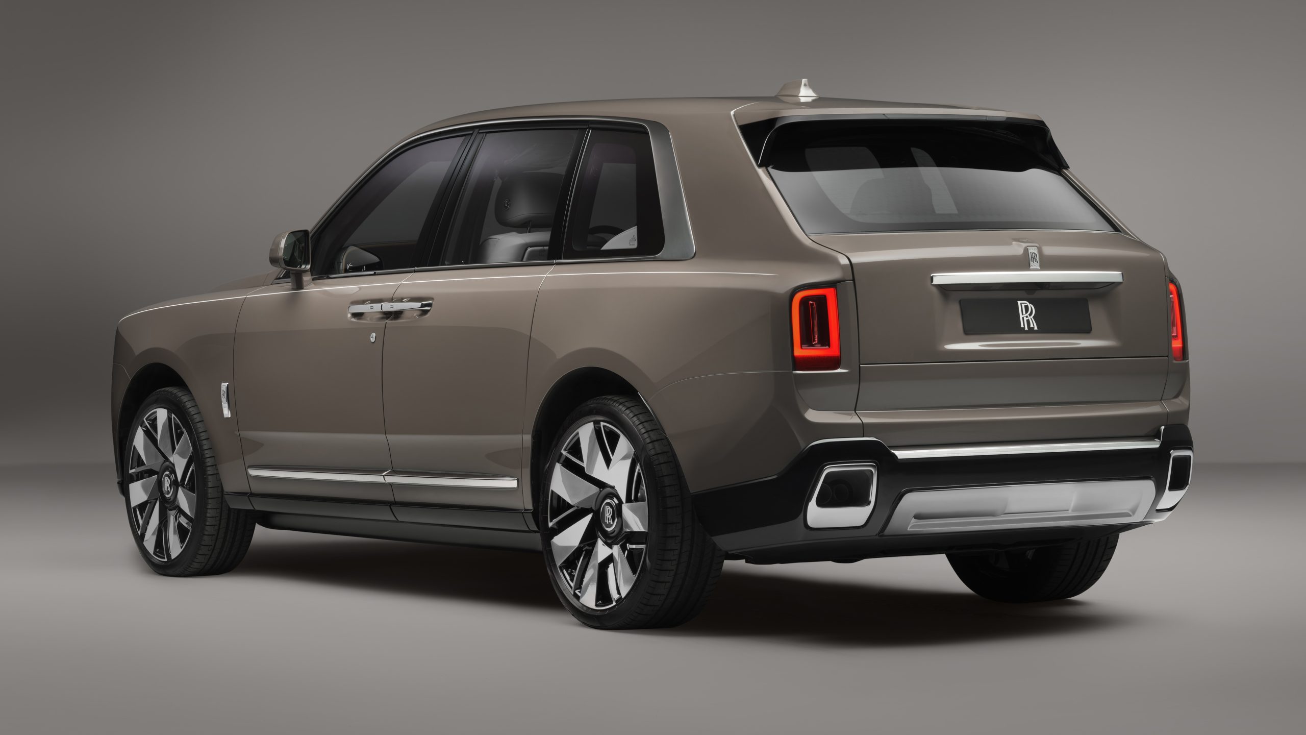 New Rolls-Royce Cullinan Series II Revealed with Design Enhancements