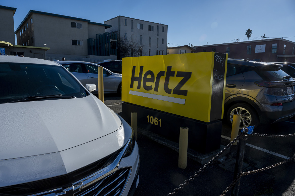 Tesla Renter Slapped with $277 Fee by Hertz for 'Refueling'