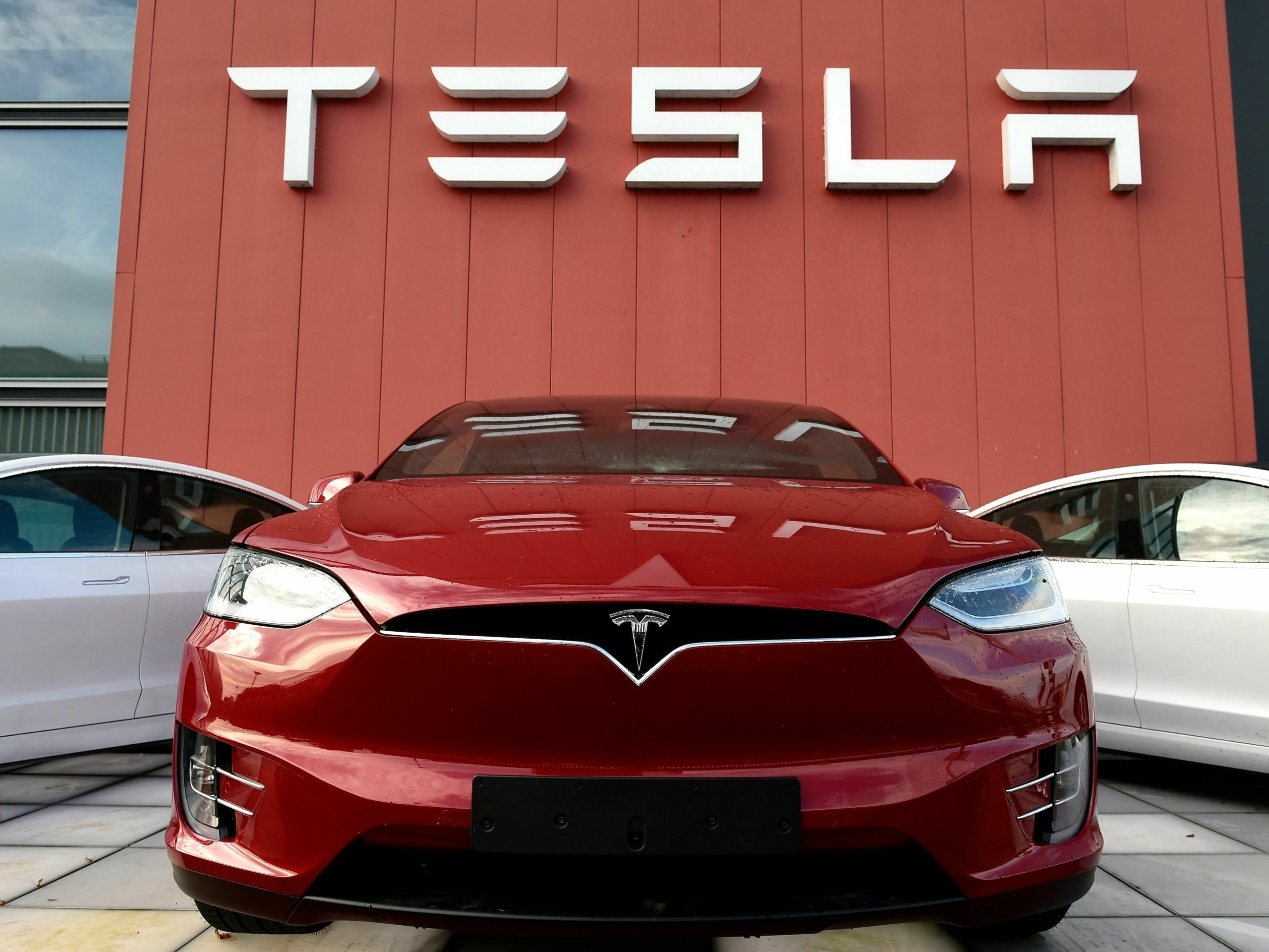 Tesla Sees Drop in China-Made EV Sales; German Plant Affected by Protests