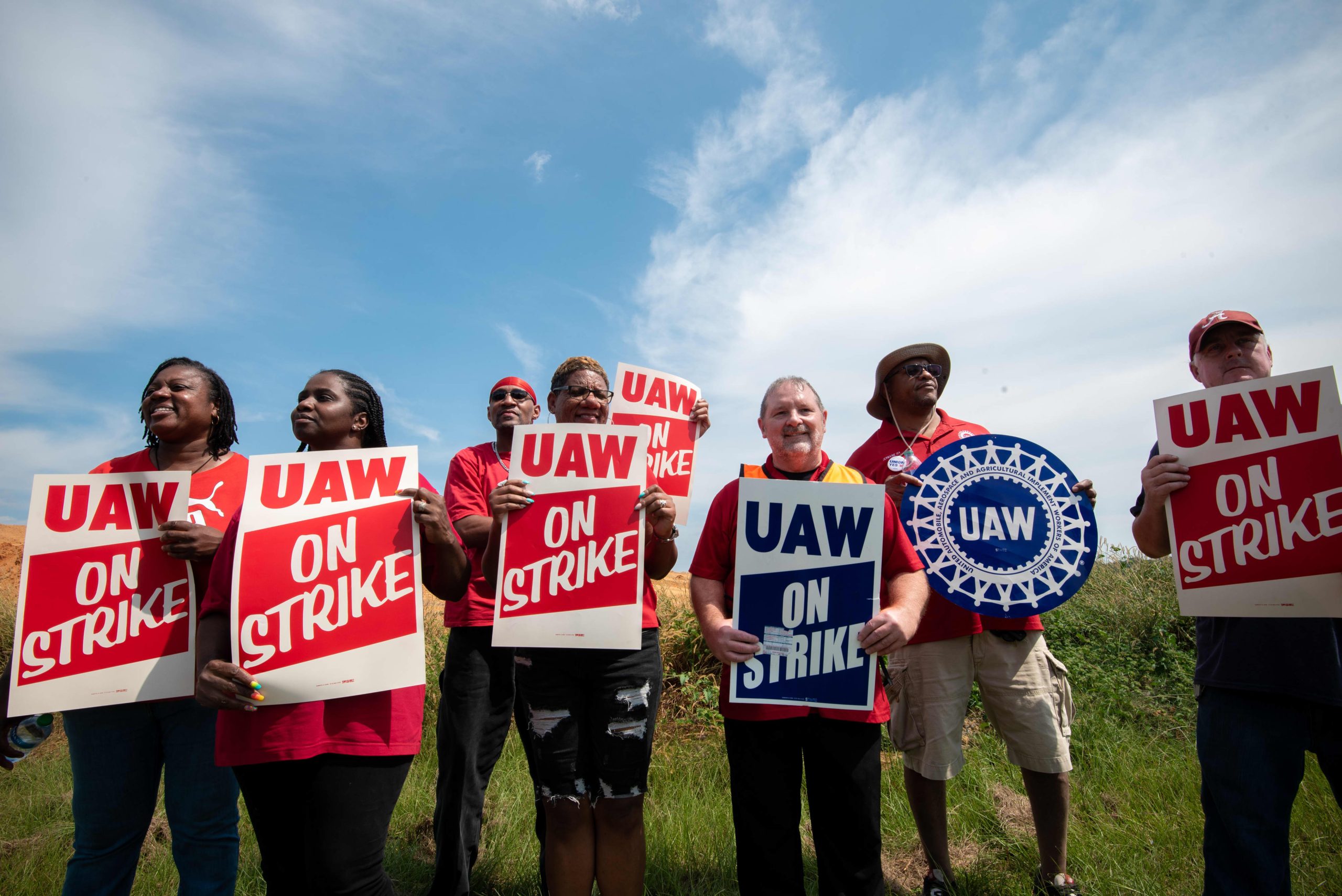 Analysts Believe UAW's Alabama Setback Won't Halt National Organizing Push