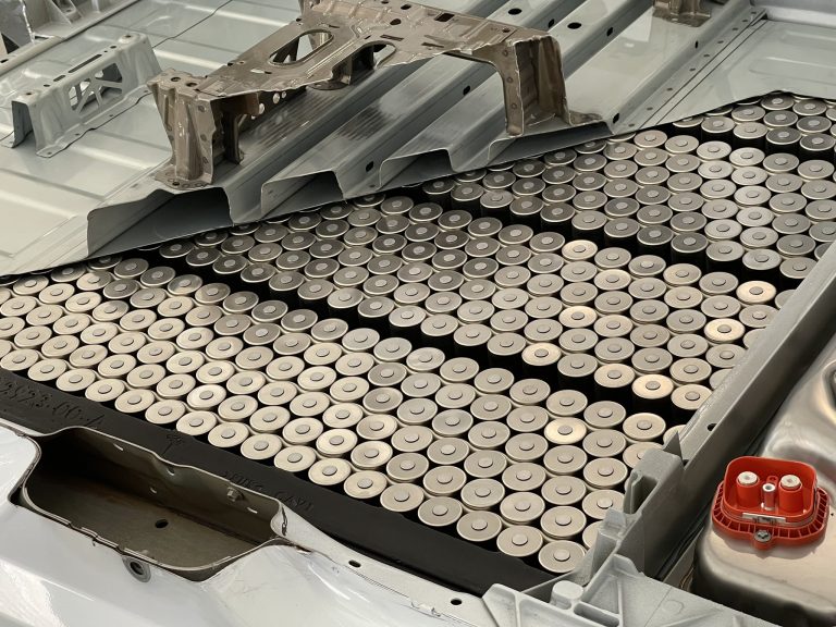 Tesla's 4680 Battery Challenges and Industry Competition