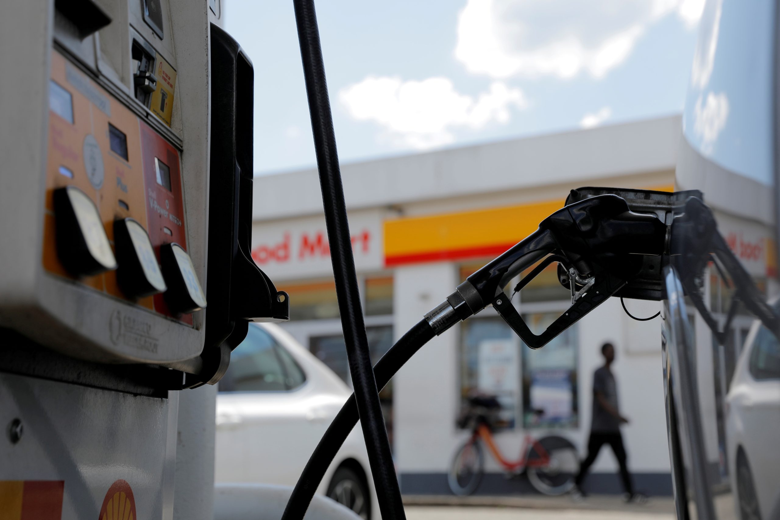 Gas Prices Drop in the U.S. Amid Weak Summer Travel Demand