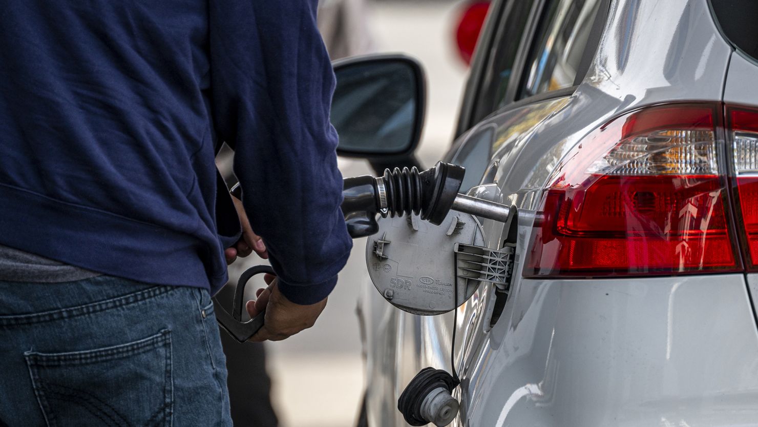 Gas Prices Drop in the U.S. Amid Weak Summer Travel Demand