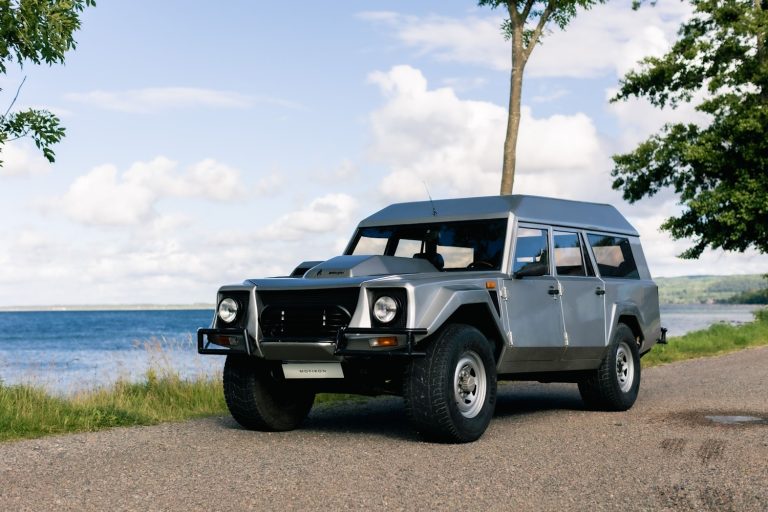 Lamborghini LM002