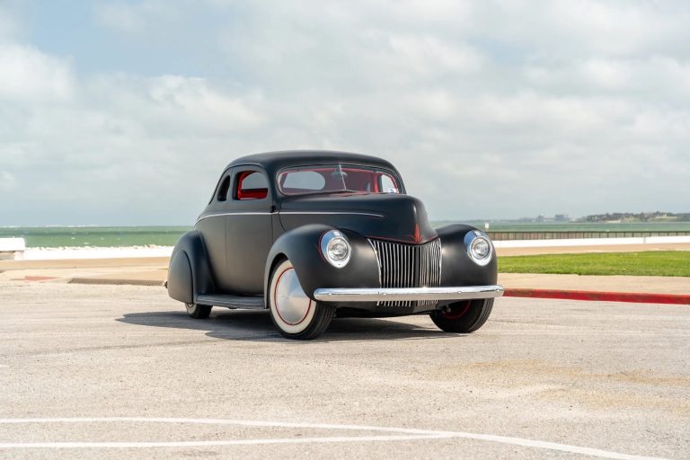 Restomodded 1939 Ford DeLuxe