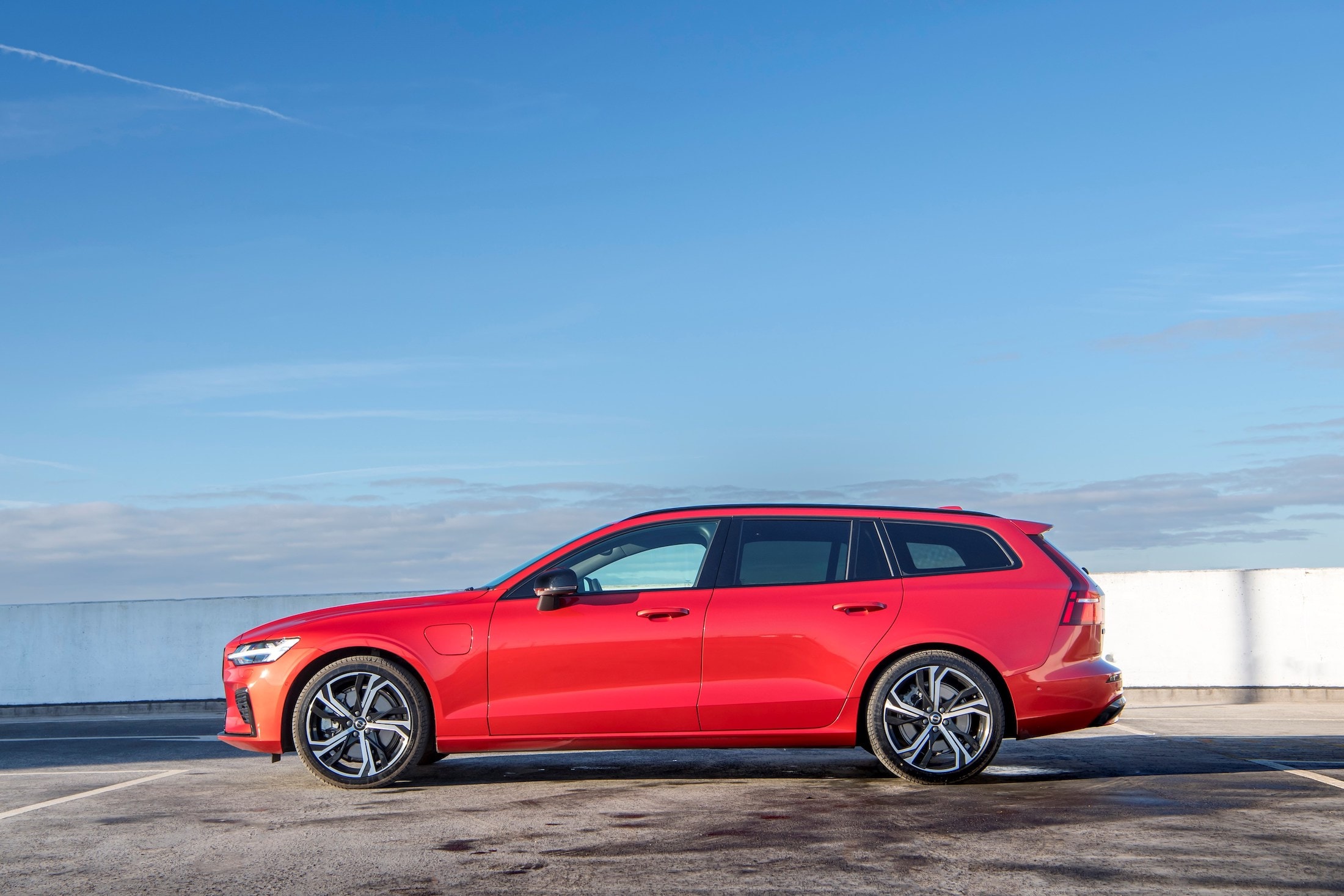 Volvo Revives the V60 and V90 Wagons in the UK