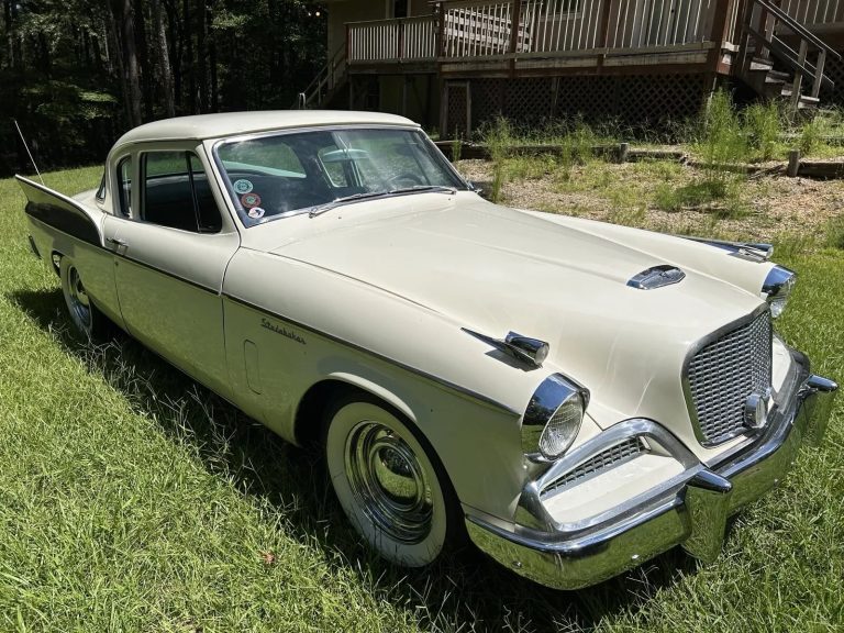 1958 Studebaker Silver Hawk