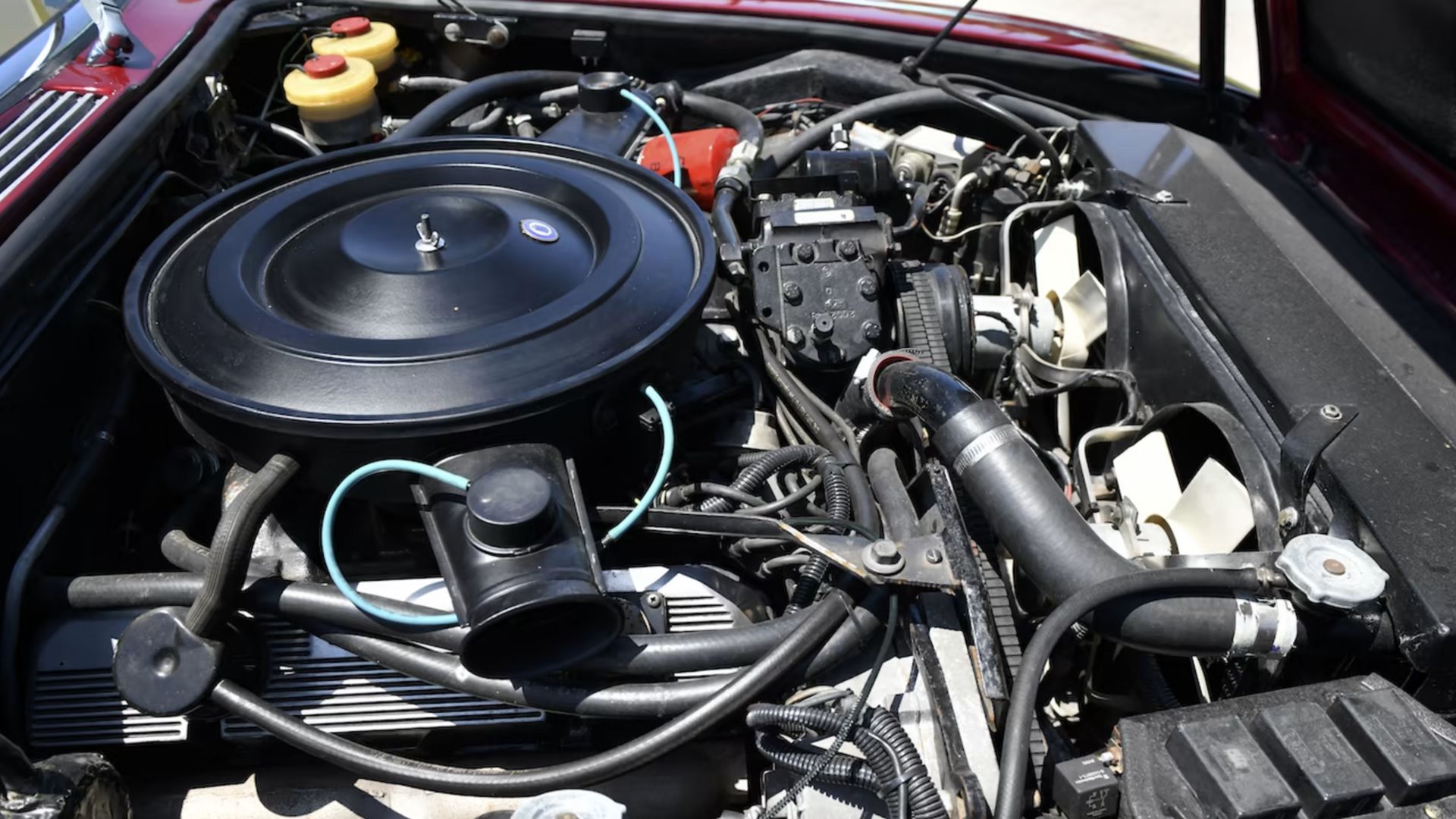 1976 jensen interceptor v8 side