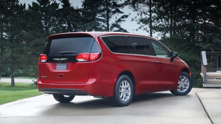 2025 Chrysler Voyager 1