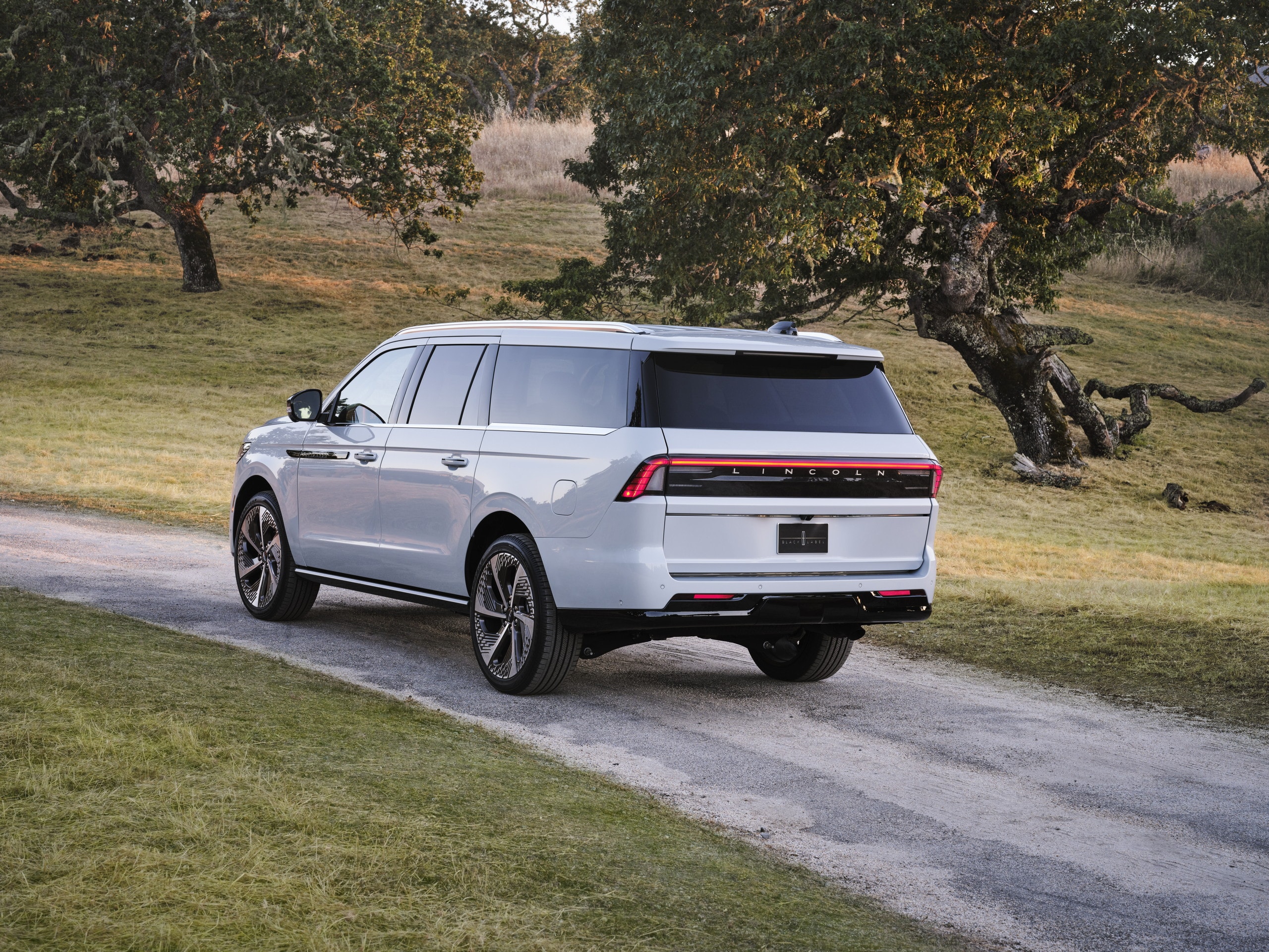 Lincoln’s 2025 Navigator: A Luxurious Redesign Featuring Modern Tech ...