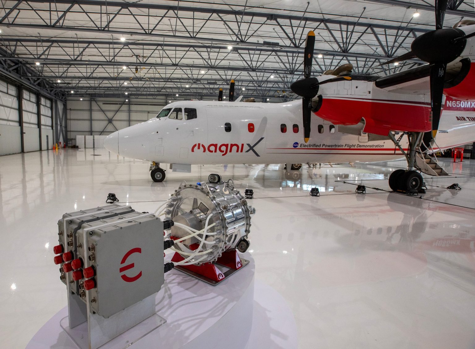 NASA and magniX Reveal Hybrid Electric De Havilland Dash 7 in ...