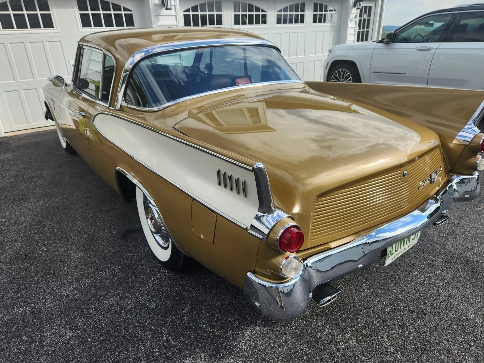 (1957 Studebaker Golden Hawk)