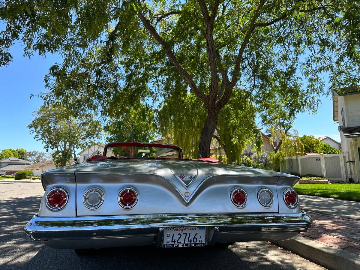 1961 Chevrolet Impala0