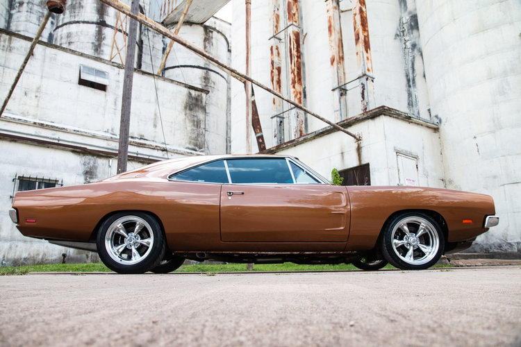 Classic 1969 Plymouth Belvedere Defies Expectations in Drag Race Against Modern Dodge Charger Hellcat