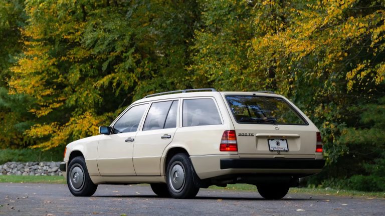 Shirley Temples Historic Mercedes Benz 300TE Hits Auction Block, Celebrating Her Legacy as Child Star and Diplomat