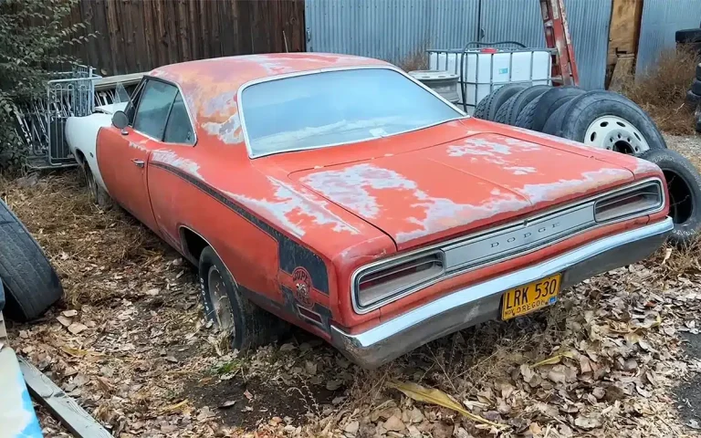 1970 Dodge Super Bee Shade Tree Vintage Auto.webp 2