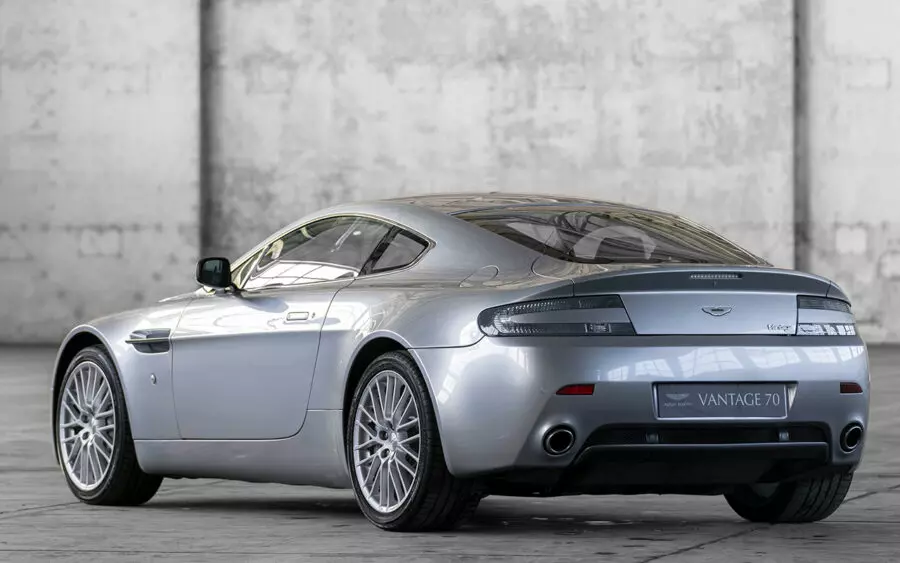 2005 2017 Aston Martin V8 Vantage