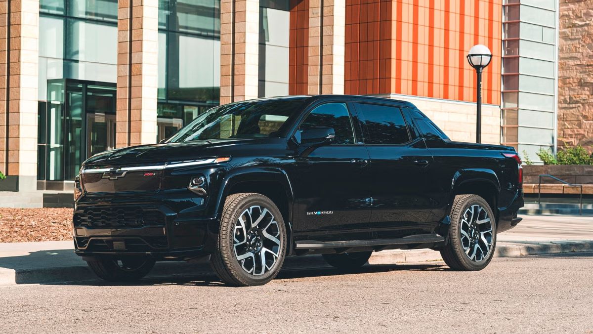 2025 Chevrolet Silverado EV Marc Urbano