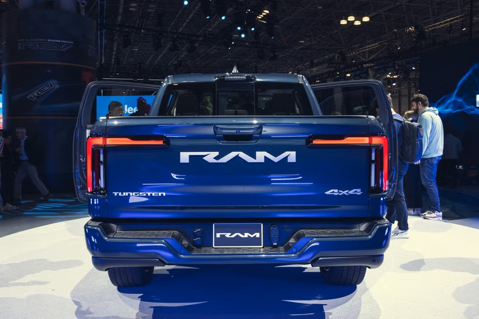 2025 Ram 1500 REV0