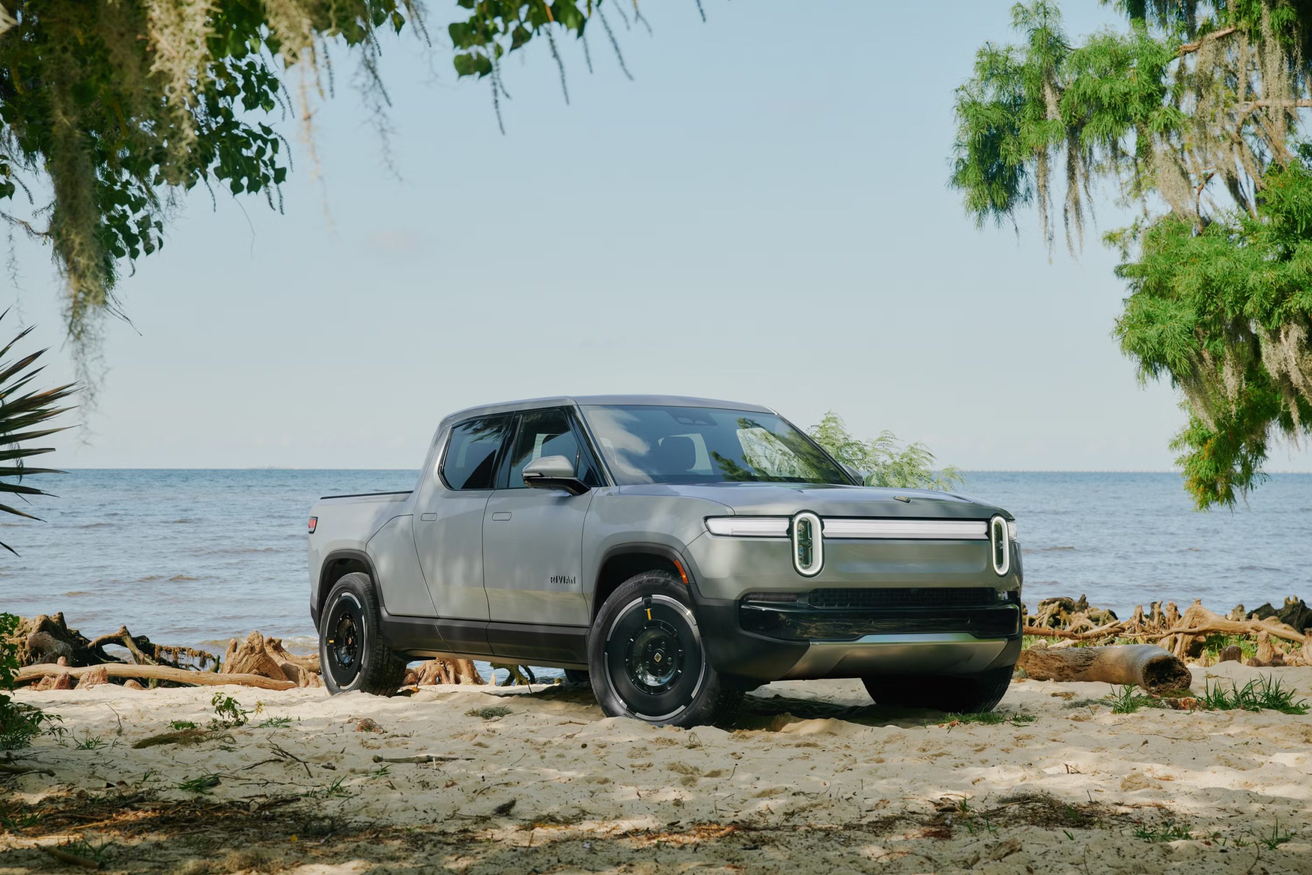 2025 Rivian R1T