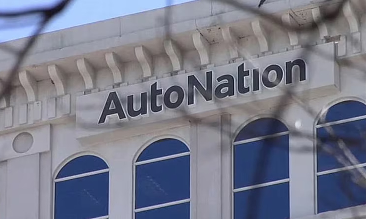 AutoNation Faces Challenges with Q3 Earnings Miss Amid Cyberattack, Weather Disruptions, and Inventory Strains 