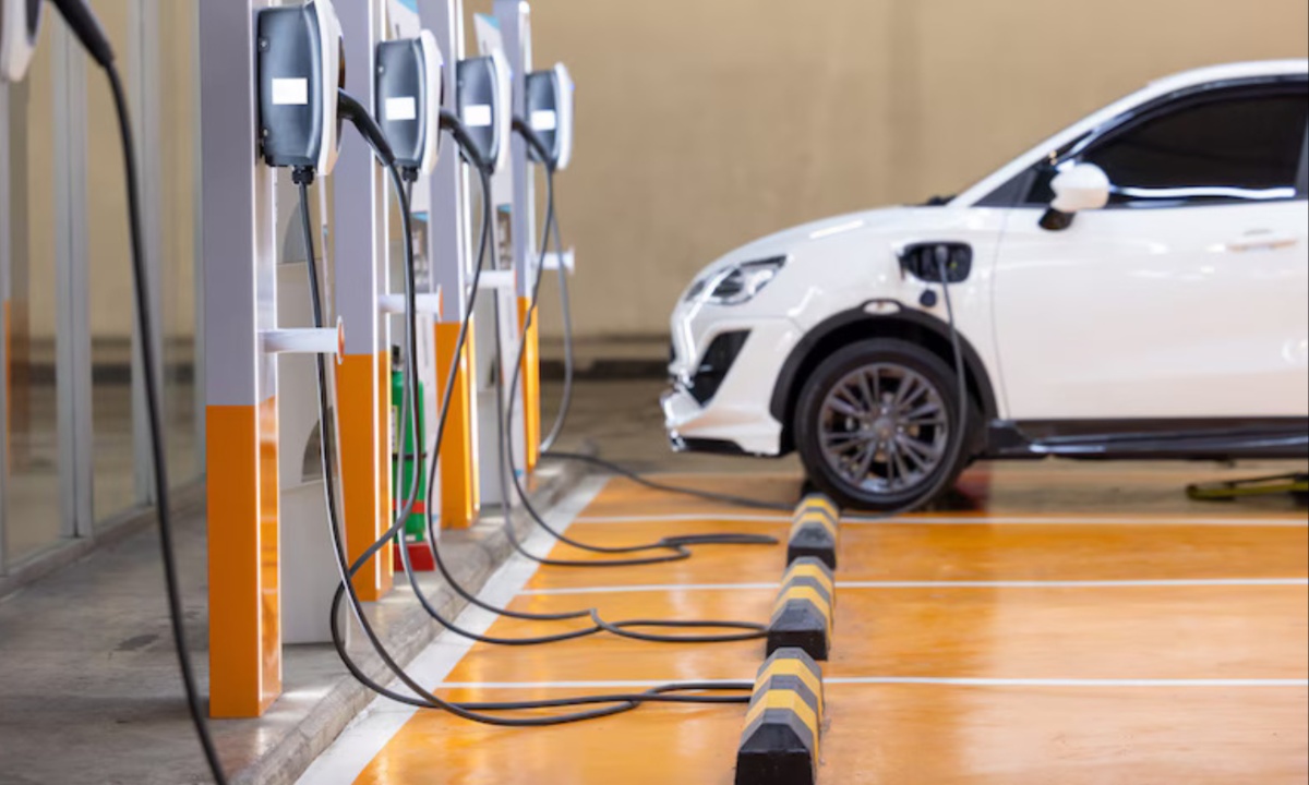 UK Electric Vehicle Discounts Surge as Automakers Respond to Mandates and Sluggish Consumer Demand