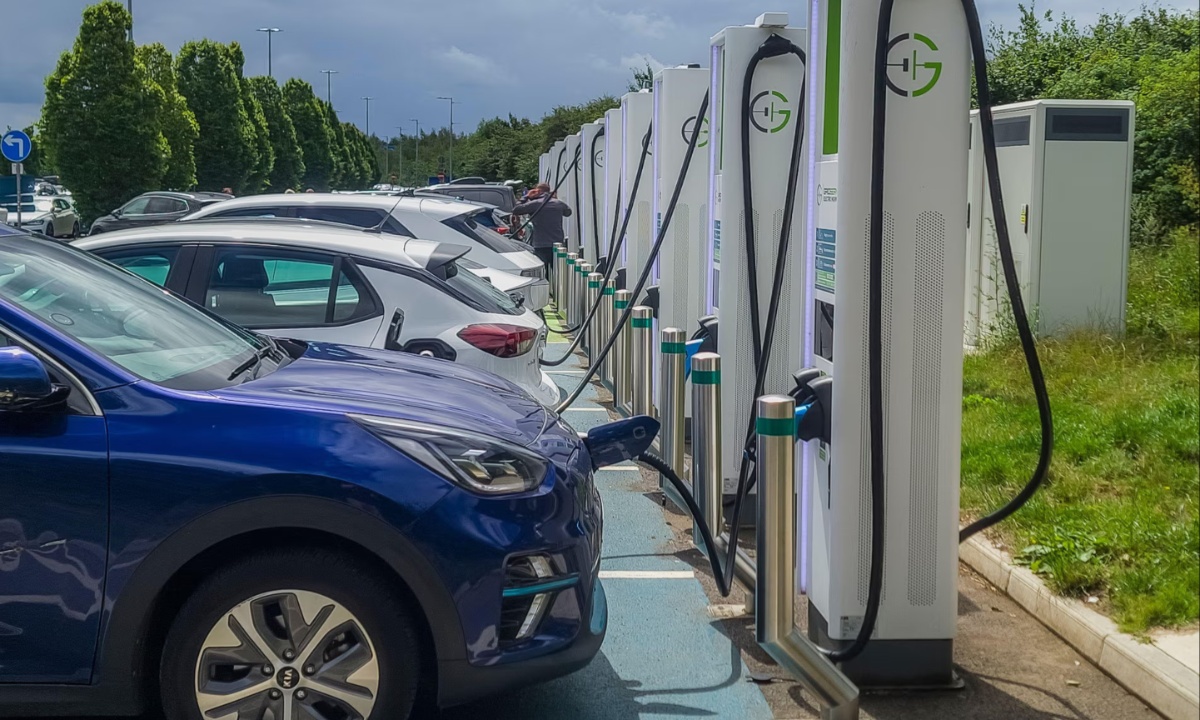 UK Government Upholds EV Targets While Considering Flexibilities to Address Industry Concerns and Challenges