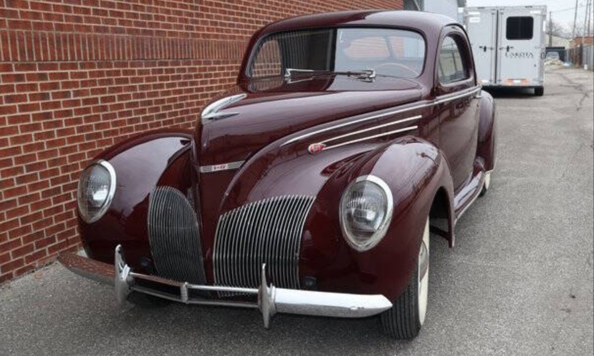 1939 Lincoln Zephyr 3 Window Coupe2