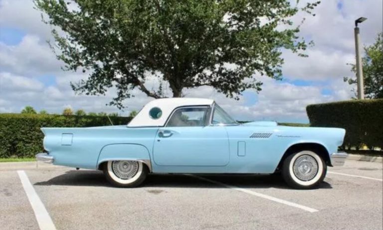 1957 Ford Thunderbird