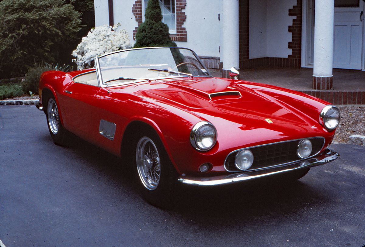 1961 Ferrari 250GT California SWB Spyder (Closed Headlight) 2