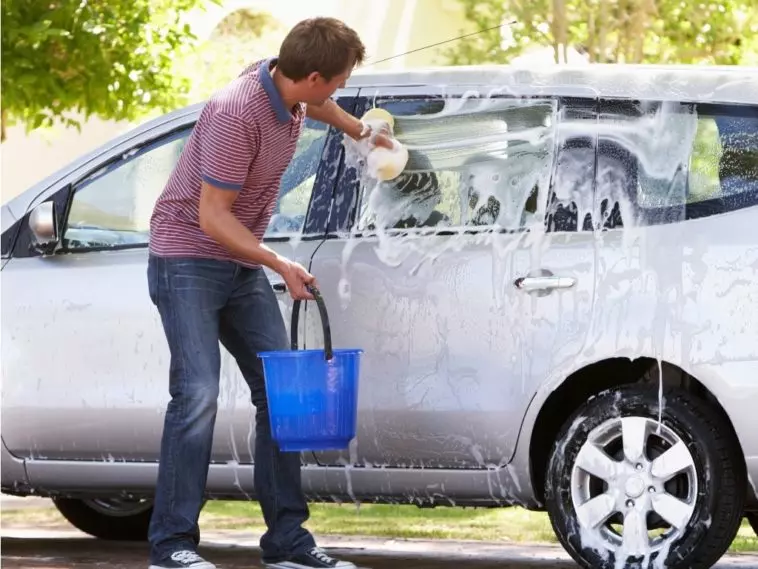 5 Mistakes Everyone Makes When Washing Their Car