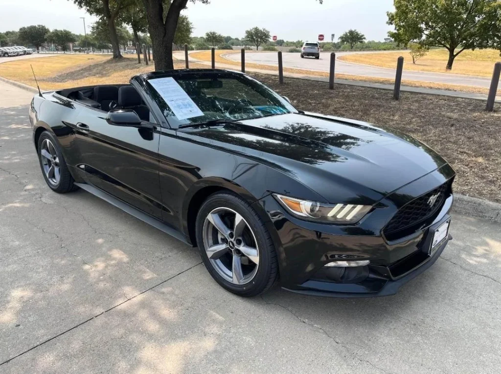 Ford Mustang V6 Convertible Ford Mustang V6 Convertible