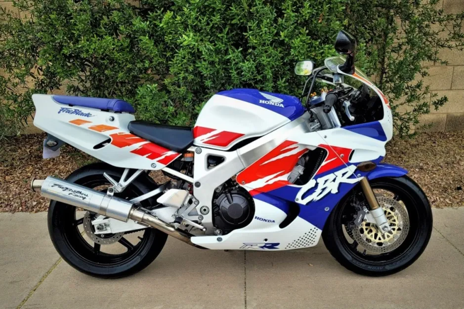 Honda CBR900RR FireBlade (1992)