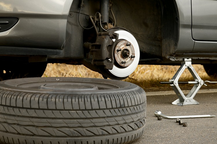 Removing the Flat Tire