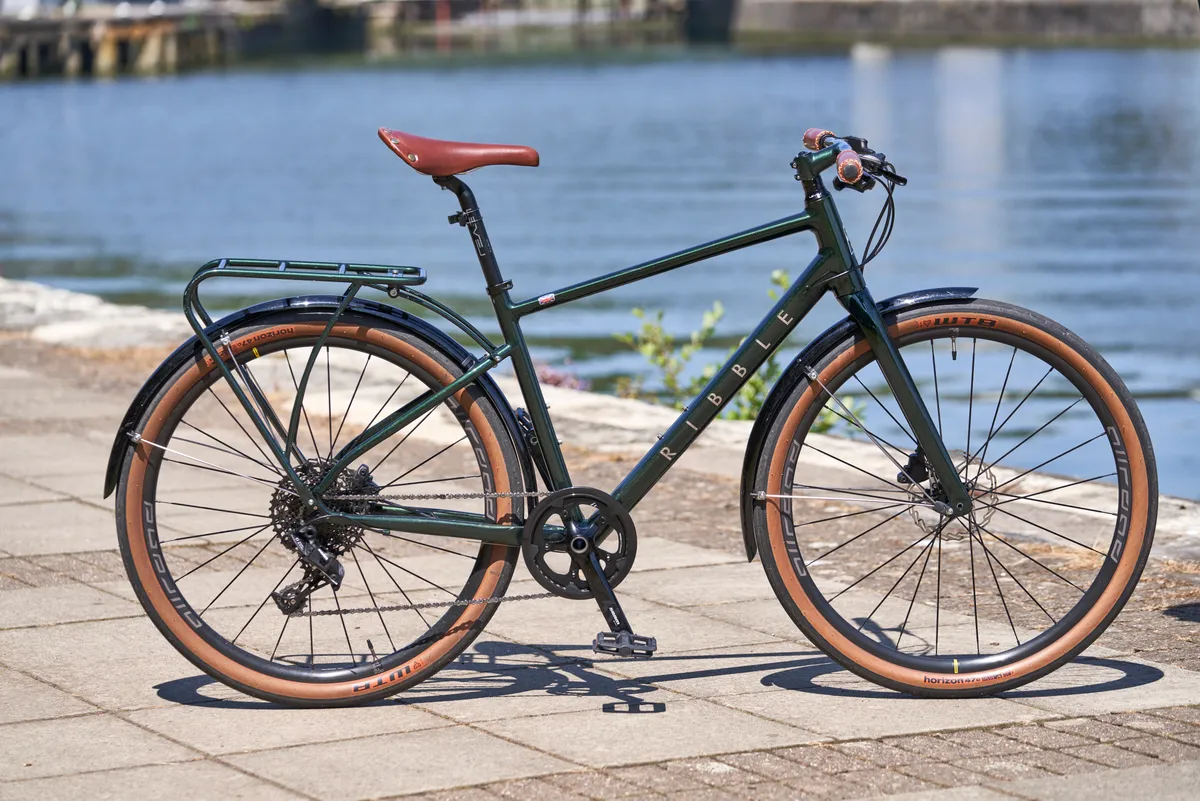 The Evolution of Hybrid Bikes Combining Comfort, Versatility, and Performance1