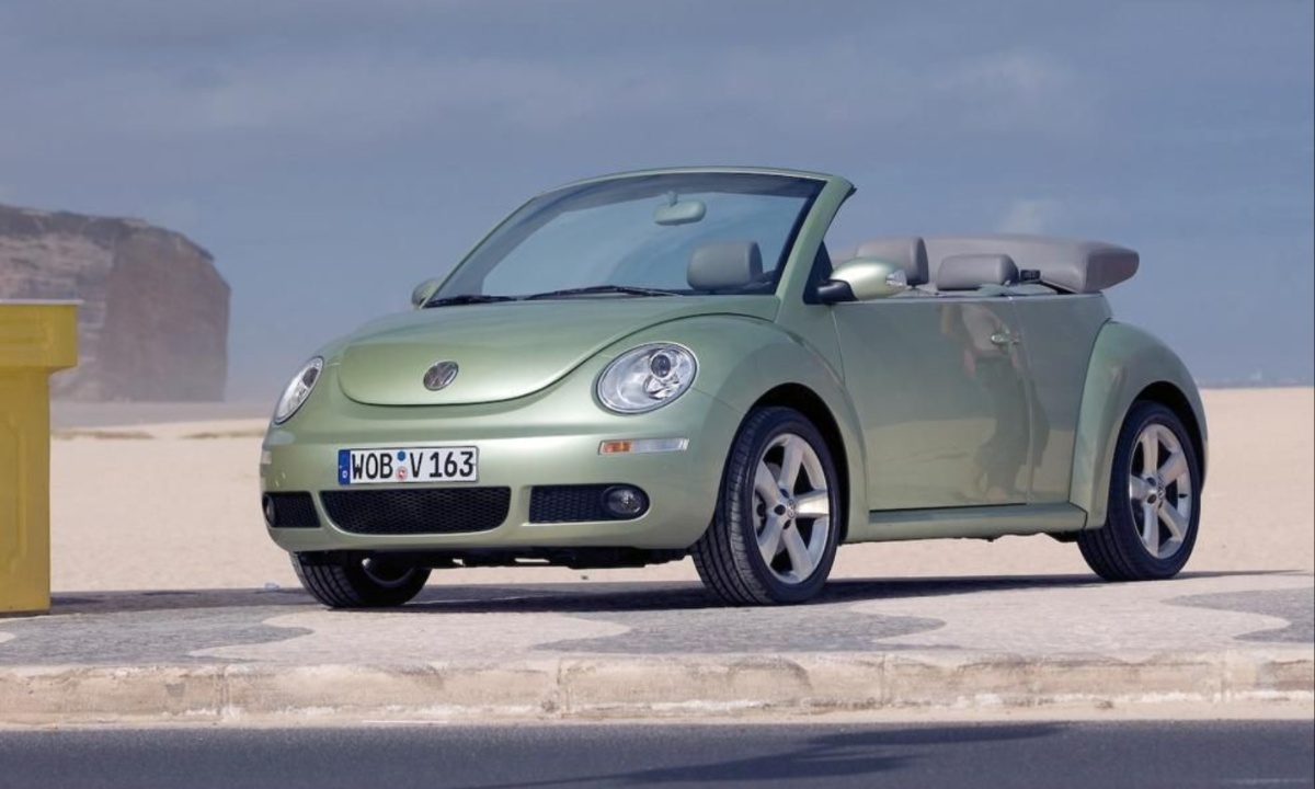 VW Beetle S Convertible (2)